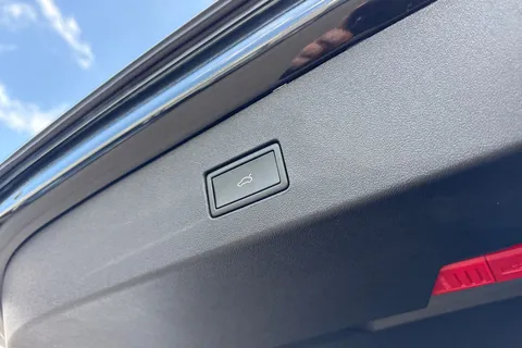 CX25ZRZ Volkswagen Tayron 1.5 eTSI R-Line 5dr DSG7 7 Seat ⭐Pan Roof, 20' York Alloys, Comfort Pack⭐ Thumbnail #30