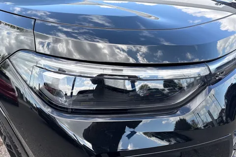 CX25ZRZ Volkswagen Tayron 1.5 eTSI R-Line 5dr DSG7 7 Seat ⭐Pan Roof, 20' York Alloys, Comfort Pack⭐ Thumbnail #34