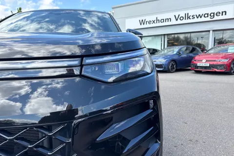 CX25ZRZ Volkswagen Tayron 1.5 eTSI R-Line 5dr DSG7 7 Seat ⭐Pan Roof, 20' York Alloys, Comfort Pack⭐ Thumbnail #35