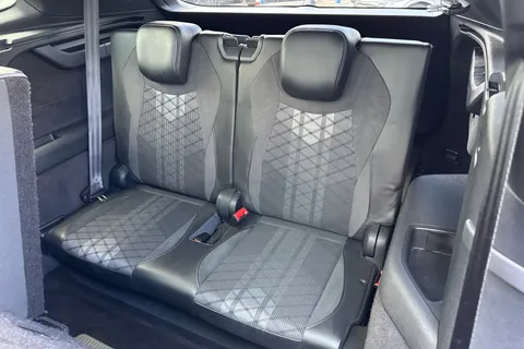 CX25ZRZ Volkswagen Tayron 1.5 eTSI R-Line 5dr DSG7 7 Seat ⭐Pan Roof, 20' York Alloys, Comfort Pack⭐ Thumbnail #39