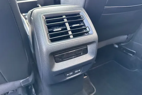 CX25ZRZ Volkswagen Tayron 1.5 eTSI R-Line 5dr DSG7 7 Seat ⭐Pan Roof, 20' York Alloys, Comfort Pack⭐ Thumbnail #41