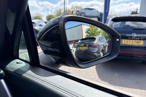 CX25ZRZ Volkswagen Tayron 1.5 eTSI R-Line 5dr DSG7 7 Seat ⭐Pan Roof, 20' York Alloys, Comfort Pack⭐ Thumbnail #44