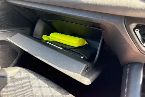 CX25ZRZ Volkswagen Tayron 1.5 eTSI R-Line 5dr DSG7 7 Seat ⭐Pan Roof, 20' York Alloys, Comfort Pack⭐ Thumbnail #48