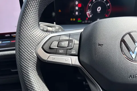 CX25ZRZ Volkswagen Tayron 1.5 eTSI R-Line 5dr DSG7 7 Seat ⭐Pan Roof, 20' York Alloys, Comfort Pack⭐ Thumbnail #49