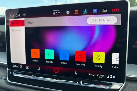 CX25ZRZ Volkswagen Tayron 1.5 eTSI R-Line 5dr DSG7 7 Seat ⭐Pan Roof, 20' York Alloys, Comfort Pack⭐ Thumbnail #60