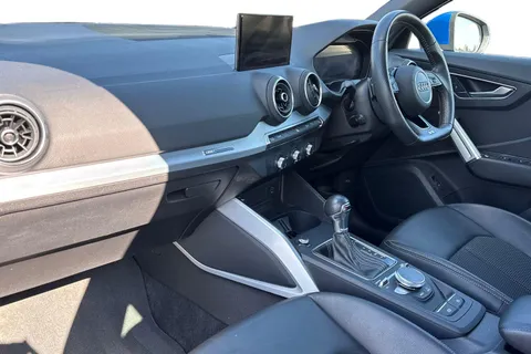 14 of 63 for Audi Q2 S line 35 TFSI 150 PS S tronic