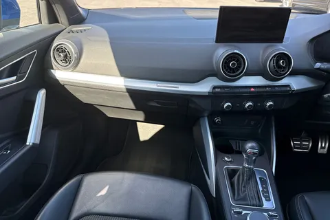 19 of 63 for Audi Q2 S line 35 TFSI 150 PS S tronic