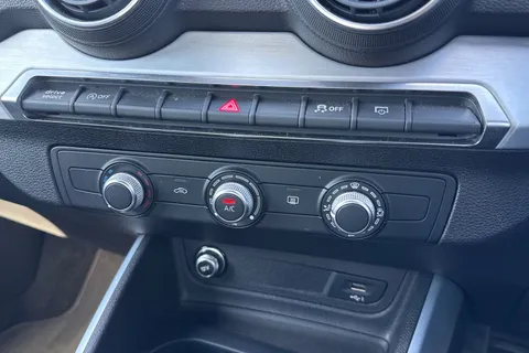 21 of 63 for Audi Q2 S line 35 TFSI 150 PS S tronic