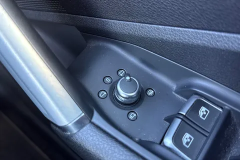 38 of 63 for Audi Q2 S line 35 TFSI 150 PS S tronic