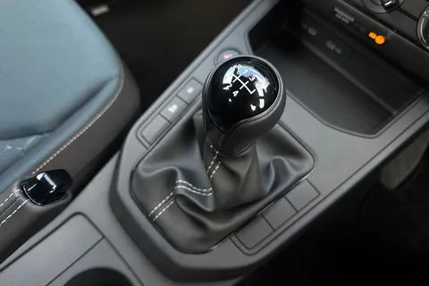 22 of 39 for SEAT Ibiza 1.0 TSI SE Technology Euro 6 (s/s) 5dr