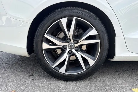 SR70GZJ Volvo V60 2.0 B3 MHEV R-Design Auto Euro 6 (s/s) 5dr Thumbnail #8