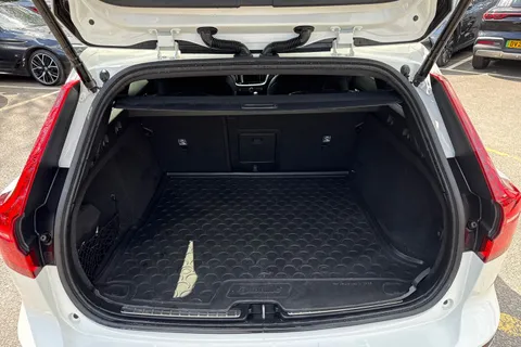 SR70GZJ Volvo V60 2.0 B3 MHEV R-Design Auto Euro 6 (s/s) 5dr Thumbnail #11