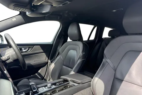 SR70GZJ Volvo V60 2.0 B3 MHEV R-Design Auto Euro 6 (s/s) 5dr Thumbnail #12