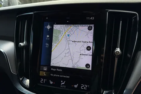 SR70GZJ Volvo V60 2.0 B3 MHEV R-Design Auto Euro 6 (s/s) 5dr Thumbnail #13