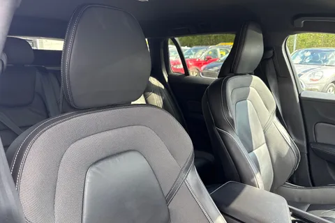 SR70GZJ Volvo V60 2.0 B3 MHEV R-Design Auto Euro 6 (s/s) 5dr Thumbnail #22