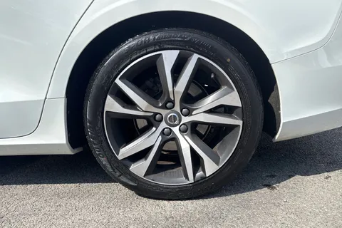 SR70GZJ Volvo V60 2.0 B3 MHEV R-Design Auto Euro 6 (s/s) 5dr Thumbnail #23