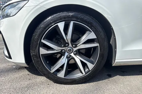 SR70GZJ Volvo V60 2.0 B3 MHEV R-Design Auto Euro 6 (s/s) 5dr Thumbnail #24