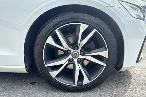 SR70GZJ Volvo V60 2.0 B3 MHEV R-Design Auto Euro 6 (s/s) 5dr Thumbnail #25