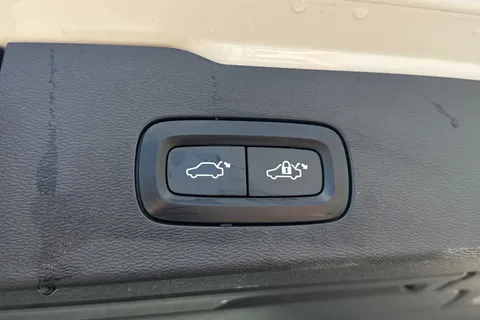 SR70GZJ Volvo V60 2.0 B3 MHEV R-Design Auto Euro 6 (s/s) 5dr Thumbnail #26