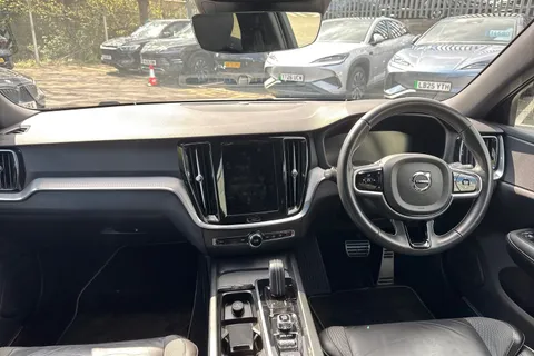 SR70GZJ Volvo V60 2.0 B3 MHEV R-Design Auto Euro 6 (s/s) 5dr Thumbnail #27