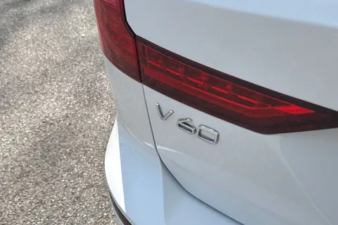 SR70GZJ Volvo V60 2.0 B3 MHEV R-Design Auto Euro 6 (s/s) 5dr Thumbnail #30