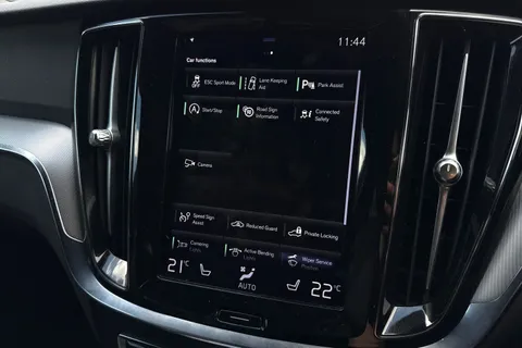 SR70GZJ Volvo V60 2.0 B3 MHEV R-Design Auto Euro 6 (s/s) 5dr Thumbnail #33