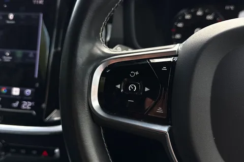 SR70GZJ Volvo V60 2.0 B3 MHEV R-Design Auto Euro 6 (s/s) 5dr Thumbnail #36