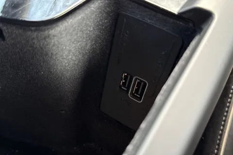 SR70GZJ Volvo V60 2.0 B3 MHEV R-Design Auto Euro 6 (s/s) 5dr Thumbnail #42