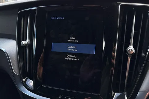 SR70GZJ Volvo V60 2.0 B3 MHEV R-Design Auto Euro 6 (s/s) 5dr Thumbnail #43