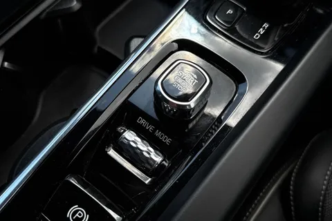 SR70GZJ Volvo V60 2.0 B3 MHEV R-Design Auto Euro 6 (s/s) 5dr Thumbnail #44