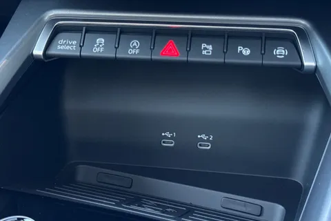  Audi RS 3 2.5 TFSI Carbon Vorsprung S Tronic quattro Euro 6 (s/s) 4dr Thumbnail #44