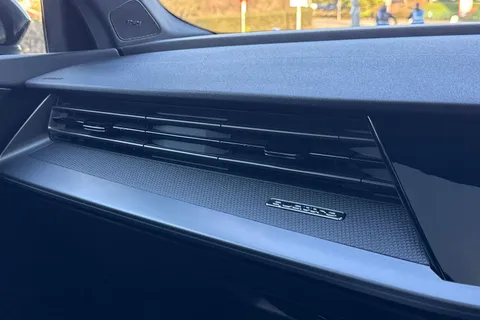  Audi RS 3 2.5 TFSI Carbon Vorsprung S Tronic quattro Euro 6 (s/s) 4dr Thumbnail #57