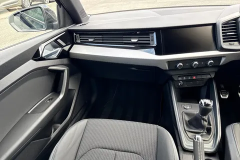  Audi A1 1.0 TFSI 30 S line Sportback Euro 6 (s/s) 5dr Thumbnail #19