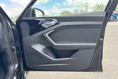  Audi A1 1.0 TFSI 30 S line Sportback Euro 6 (s/s) 5dr Thumbnail #39