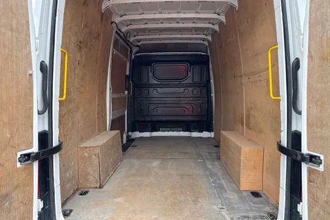 DL71YBK Volkswagen Crafter 2.0 TDI CR35 Trendline FWD MWB Euro 6 (s/s) 5dr Thumbnail #7