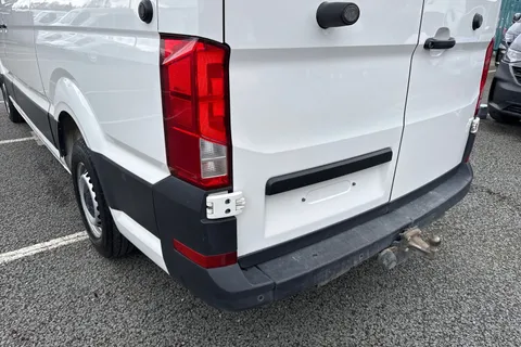 DL71YBK Volkswagen Crafter 2.0 TDI CR35 Trendline FWD MWB Euro 6 (s/s) 5dr Thumbnail #8
