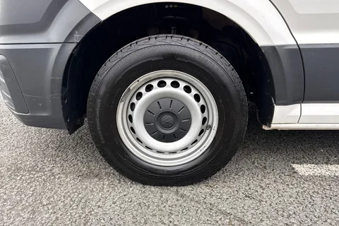 DL71YBK Volkswagen Crafter 2.0 TDI CR35 Trendline FWD MWB Euro 6 (s/s) 5dr Thumbnail #10