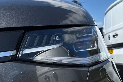 MF26FHJ Volkswagen Transporter Shuttle Style 286ps 65kwh electric Thumbnail #25