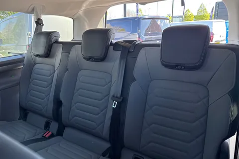 MF26FHJ Volkswagen Transporter Shuttle Style 286ps 65kwh electric Thumbnail #35