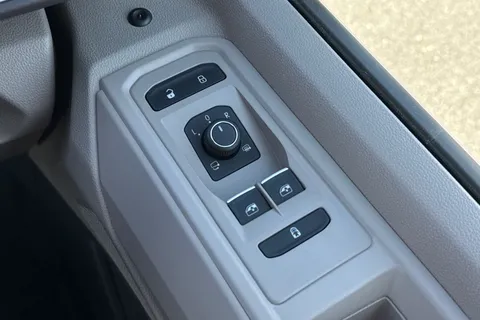 DG26BVA Volkswagen California Ocean T7 SWB 150 PS DSG - 19' Wheels /Tow Package Thumbnail #40