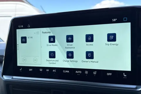MF26FHJ Volkswagen Transporter Shuttle Style 286ps 65kwh electric Thumbnail #42