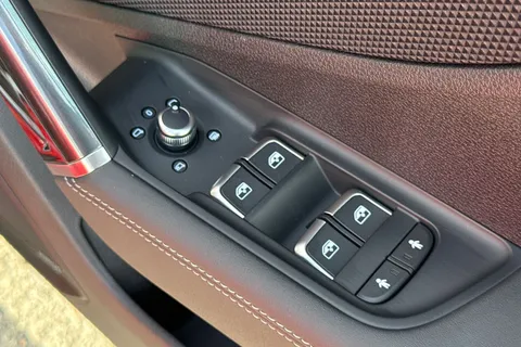 Audi SQ2 2.0 TFSI Black Edition S Tronic quattro Euro 6 (s/s) 5dr Thumbnail #40