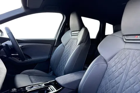  Audi Q6 E-Tron 100kWh Performance Black Edition Auto 5dr Thumbnail #16