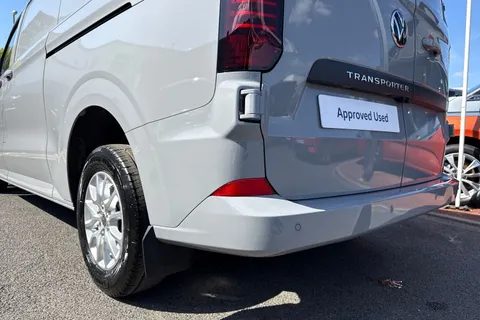 BK26XPB Volkswagen Transporter 2.0 TDI 150 Commerce Pro Van Auto Thumbnail #8