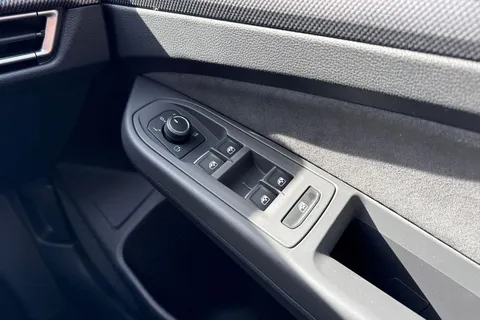  Volkswagen Golf 1.5 eTSI MHEV Black Edition DSG Euro 6 (s/s) 5dr Thumbnail #18