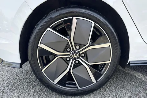  Volkswagen Golf 1.5 eTSI MHEV Black Edition DSG Euro 6 (s/s) 5dr Thumbnail #24