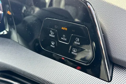  Volkswagen Golf 1.5 eTSI MHEV Black Edition DSG Euro 6 (s/s) 5dr Thumbnail #37