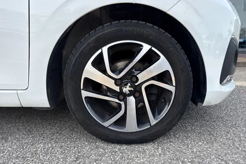 7 of 52 for PEUGEOT 108 1.2 PureTech Allure Top! Euro 6 5dr