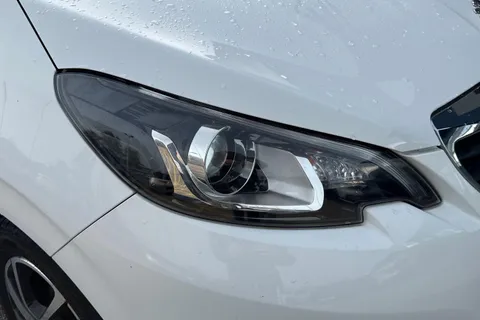 17 of 52 for PEUGEOT 108 1.2 PureTech Allure Top! Euro 6 5dr