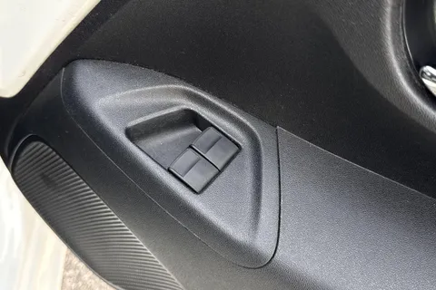 18 of 52 for PEUGEOT 108 1.2 PureTech Allure Top! Euro 6 5dr